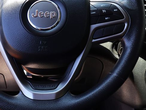 Used 2019 Jeep Cherokee Latitude w/ Popular Appearance Group FWD image 53
