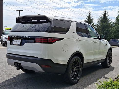 New 2025 Land Rover Discovery S image 3