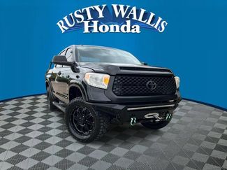 Used 2017 Toyota Tundra SR5 w/ SR5 Upgrade Package AWD/4WD video 1