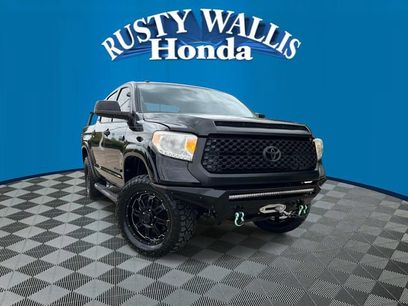 Used 2017 Toyota Tundra SR5 w/ SR5 Upgrade Package