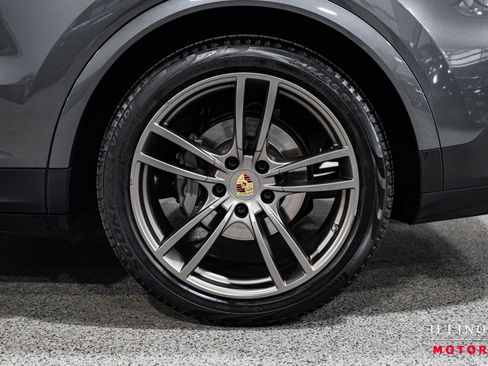 Used 2019 Porsche Cayenne S image 11