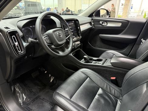 Used 2022 Volvo XC40 T5 Momentum AWD/4WD image 19