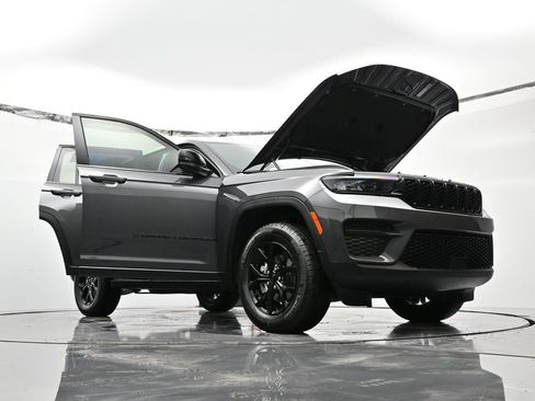 New 2025 Jeep Grand Cherokee Altitude image 51