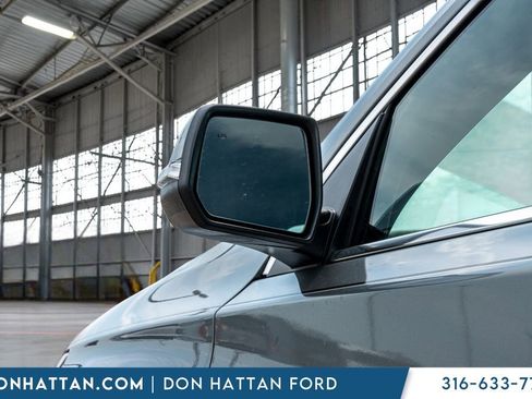 Used 2023 Chevrolet Traverse LT FWD image 31