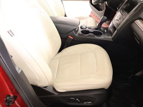 Used 2018 Ford Explorer Platinum AWD/4WD image 15