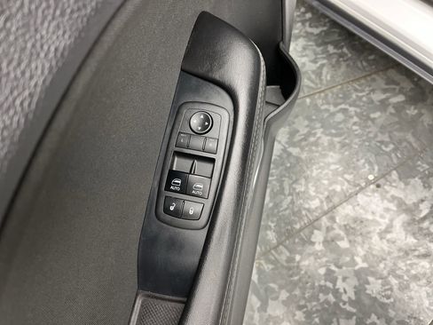 Used 2019 Dodge Challenger SXT w/ Driver Convenience Group RWD image 8