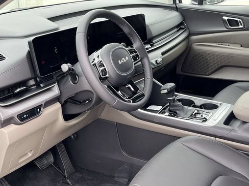 New 2026 Kia Carnival EX FWD image 10