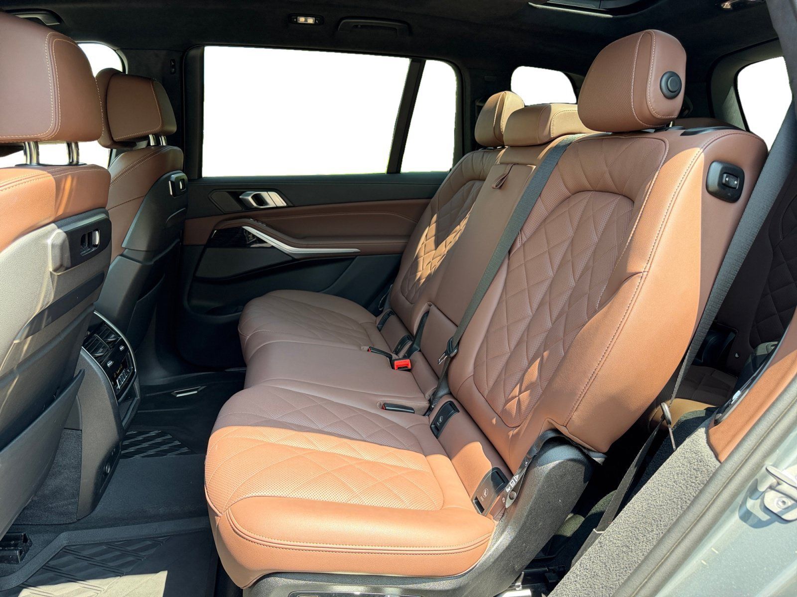 Used 2024 BMW X7 xDrive40i w/ M Sport Package AWD/4WD image 16