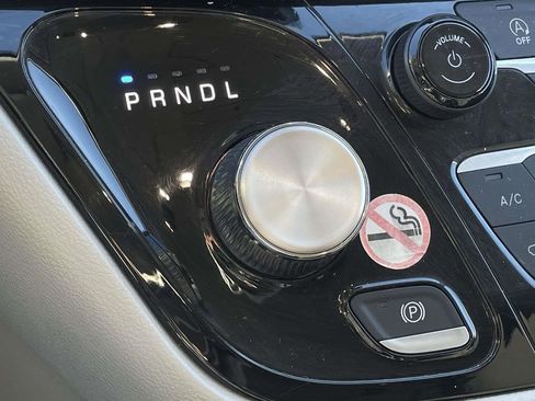 Used 2024 Chrysler Voyager LX image 19