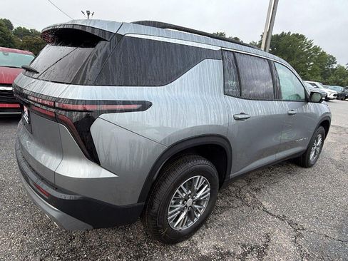 New 2026 Chevrolet Traverse LT w/ Driver Confidence Package FWD image 8