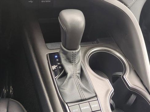 Used 2024 Toyota Camry SE image 12