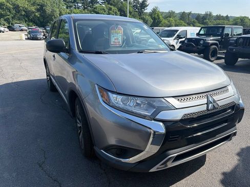 Used 2019 Mitsubishi Outlander ES FWD image 1