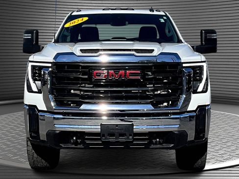 Used 2024 GMC Sierra 3500 Pro w/ Convenience Package image 2