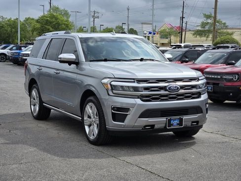 Certified 2024 Ford Expedition Platinum image 3