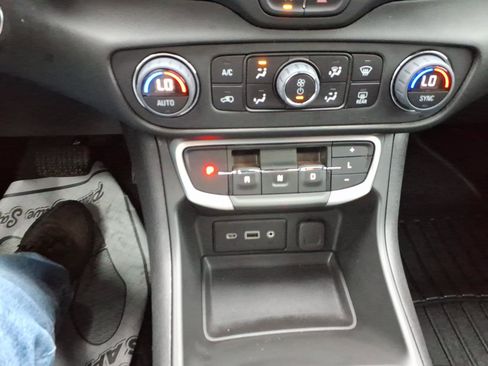 Used 2023 GMC Terrain SLE w/ Driver Convenience Package FWD image 16