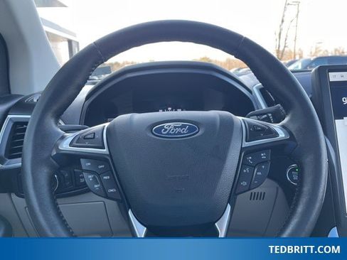 Used 2022 Ford Edge Titanium w/ Class II Trailer Tow Package image 28