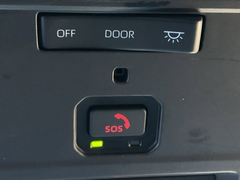 Used 2025 Toyota Tacoma TRD Off-Road image 26