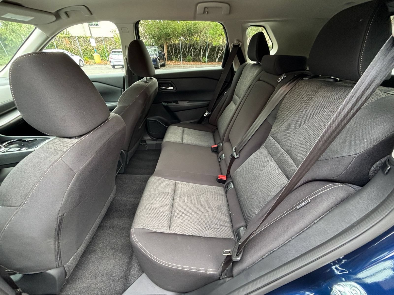 Used 2025 Nissan Rogue SV FWD image 27