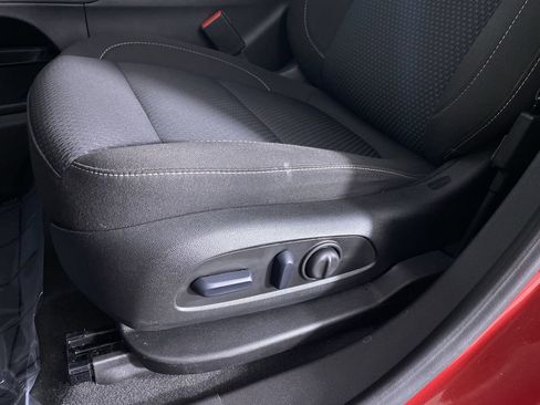 Certified 2023 GMC Acadia SLE w/ Driver Convenience Package FWD image 9