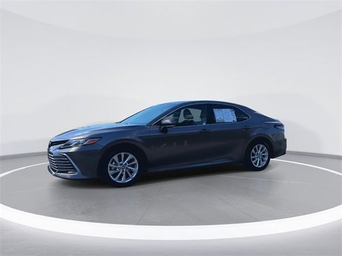 Used 2024 Toyota Camry LE image 4