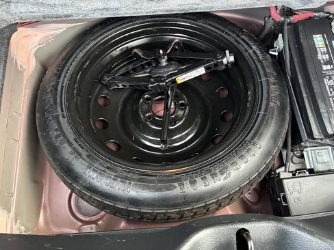 Used 2014 Chrysler 300 Base AWD 4dr Sedan w/ Driver Convenience Group image 37