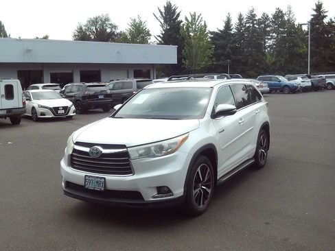 Used 2015 Toyota Highlander Limited w/ Driver Technology Package AWD/4WD image 1