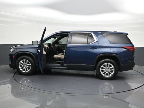 Used 2023 Chevrolet Traverse LS FWD image 2