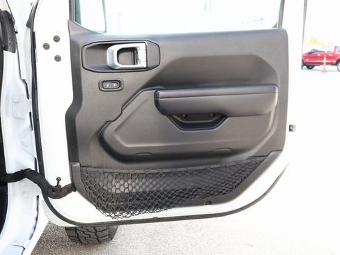 Used 2021 Jeep Gladiator Sport image 8