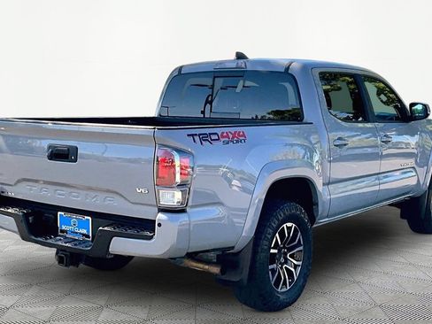 Used 2020 Toyota Tacoma TRD Sport w/ TRD Premium Sport Package AWD/4WD image 6