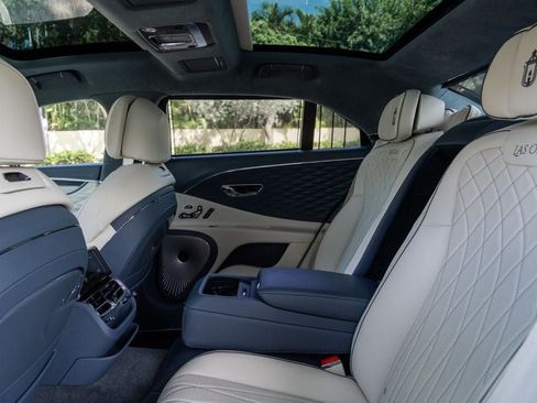 Used 2023 Bentley Flying Spur V8 AWD/4WD image 22