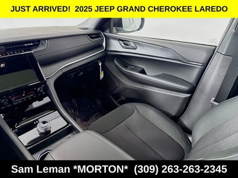 New 2025 Jeep Grand Cherokee Laredo w/ Luxury Tech Group I image 23