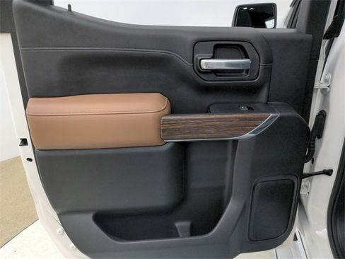 Used 2019 Chevrolet Silverado 1500 High Country image 39