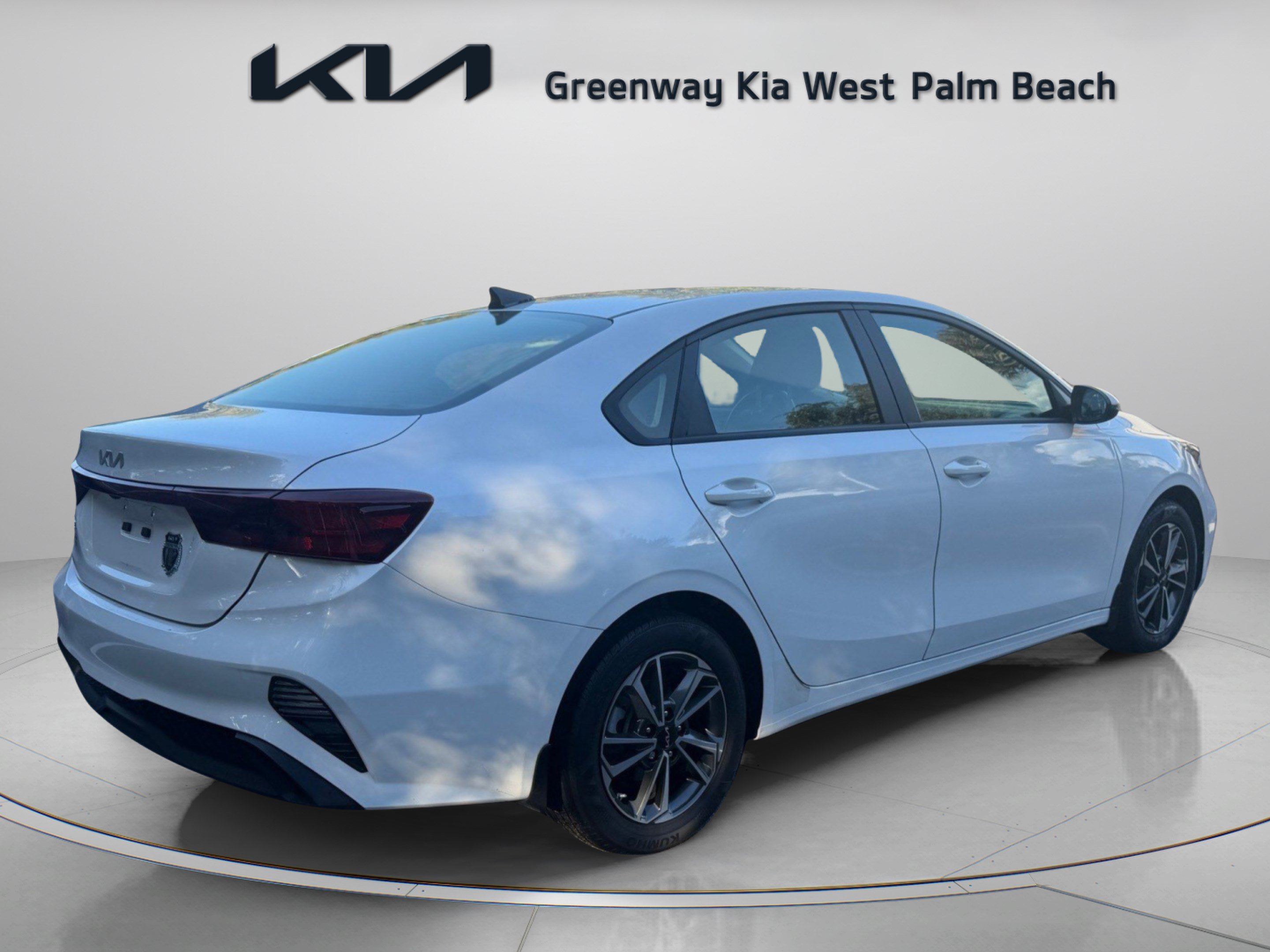 Used 2024 Kia Forte LXS w/ LXS Technology Package FWD image 7