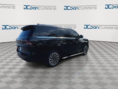 Used 2025 Lincoln Navigator Black Label image 8