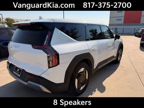 Certified 2024 Kia EV9 Light Long Range RWD image 4