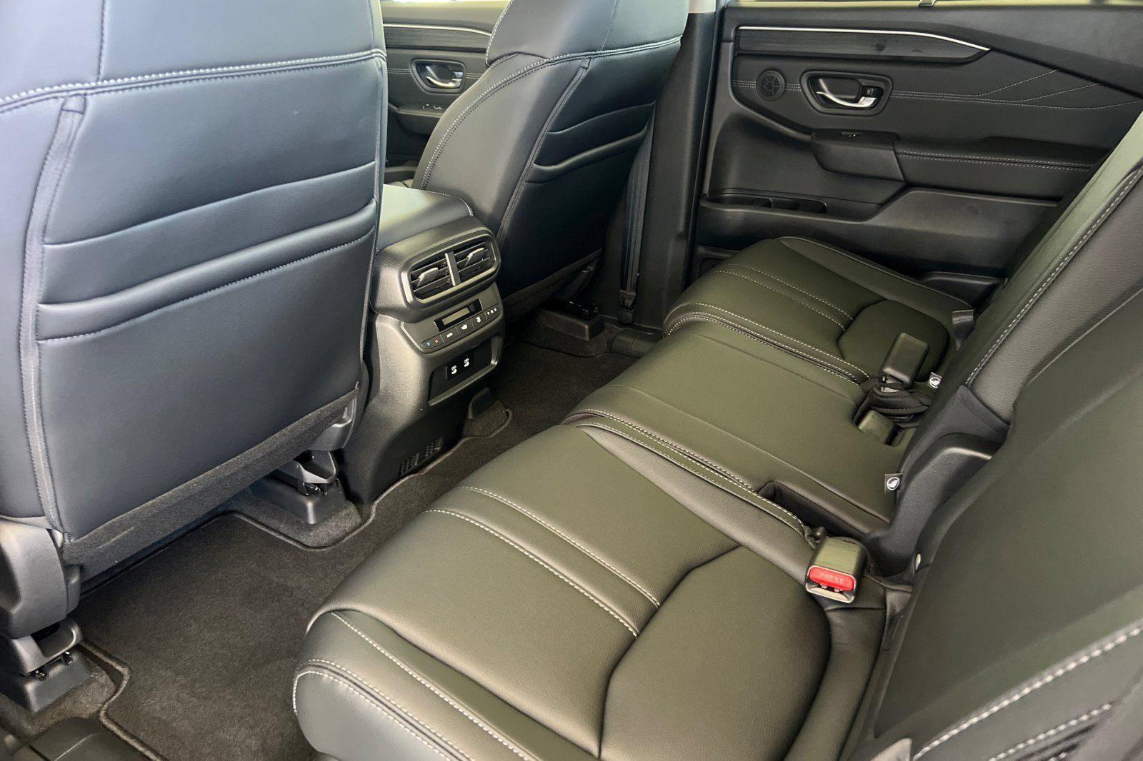 New 2026 Honda Pilot Touring image 9
