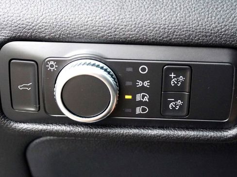 Used 2021 Ford Explorer XLT image 20