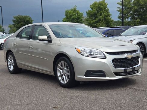 Used 2015 Chevrolet Malibu LT w/ Power Convenience Package FWD image 3