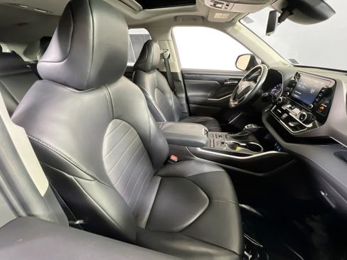 Used 2022 Toyota Highlander XLE image 28