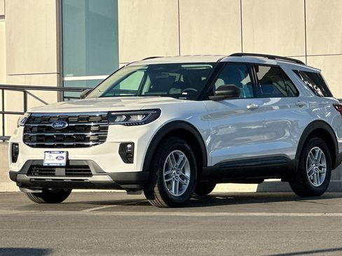 New 2026 Ford Explorer Active w/ Active Comfort Package image 7