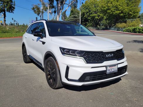 Certified 2023 Kia Sorento SX FWD image 6