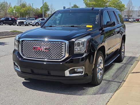 Used 2017 GMC Yukon Denali image 2