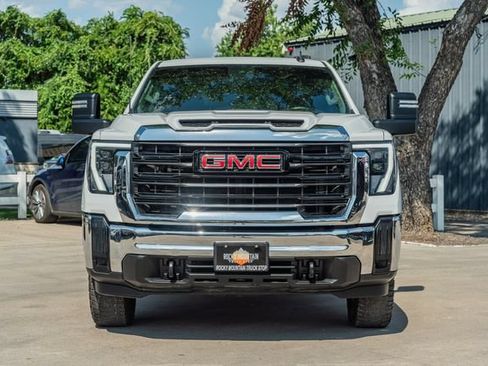 Used 2024 GMC Sierra 2500 Pro w/ Convenience Package AWD/4WD image 9