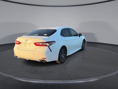 Used 2024 Toyota Camry SE FWD image 8