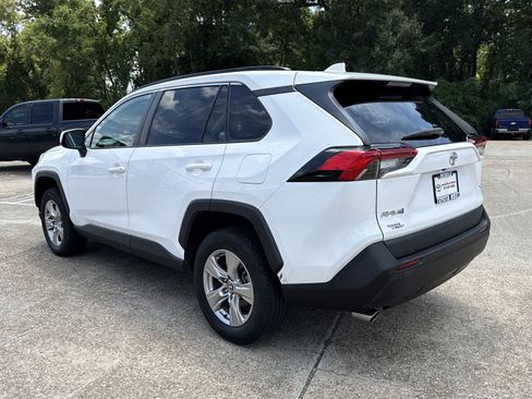Used 2023 Toyota RAV4 XLE w/ Convenience Package FWD image 5