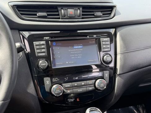 Used 2017 Nissan Rogue SL image 20