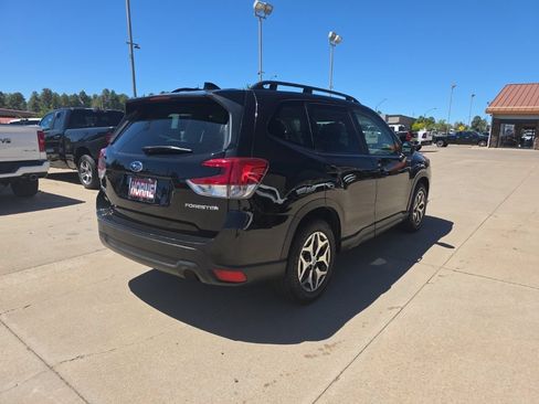 Used 2023 Subaru Forester Premium AWD/4WD image 3