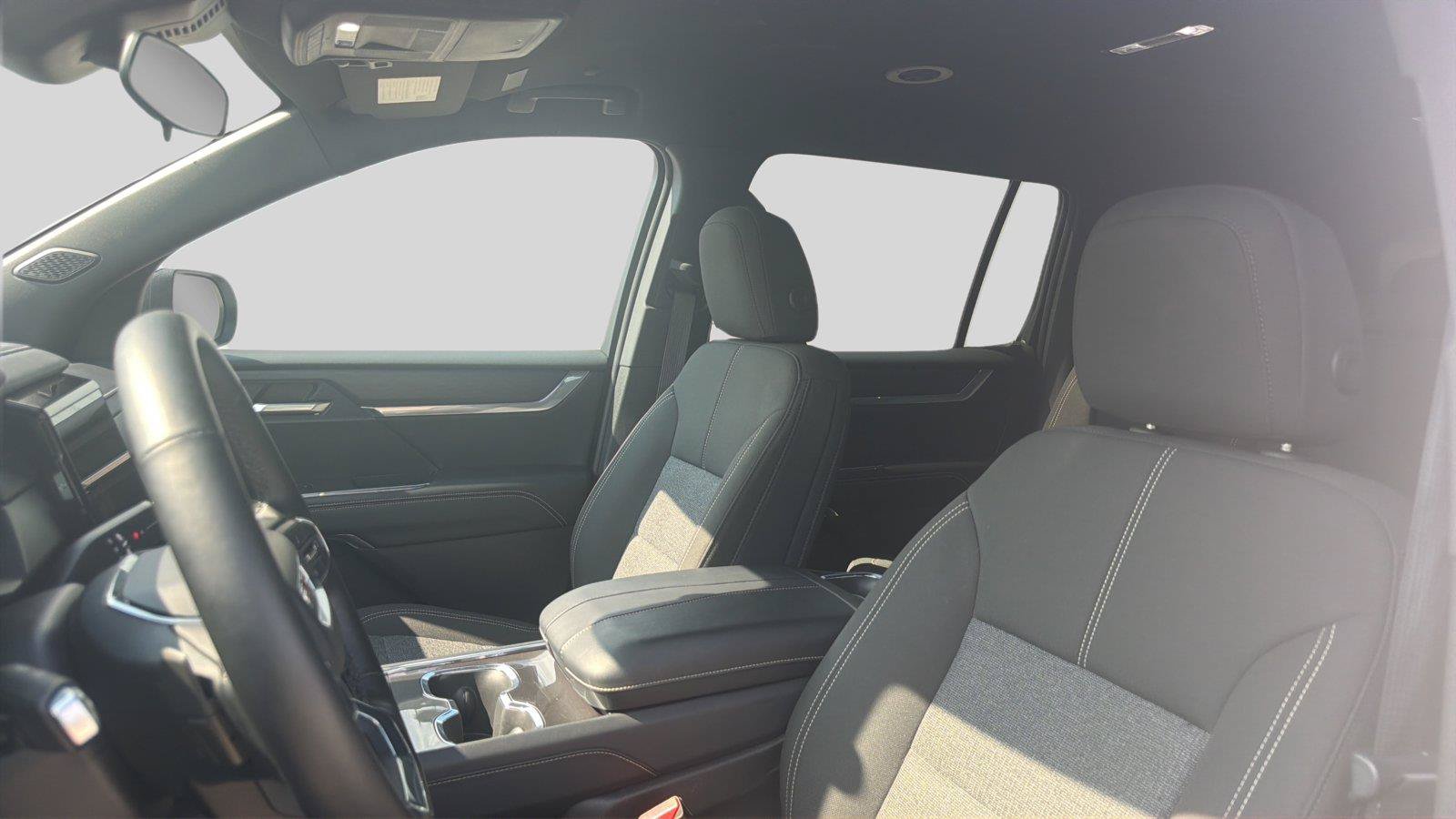 Used 2025 GMC Acadia Elevation FWD image 17