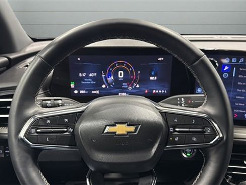 Used 2025 Chevrolet Traverse LT image 20