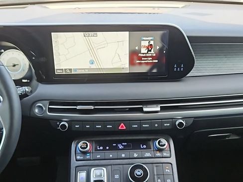 Used 2024 Hyundai Palisade Limited FWD image 19